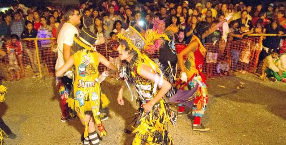 Estallaron los carnavales porteños con fuerte colorido murguero