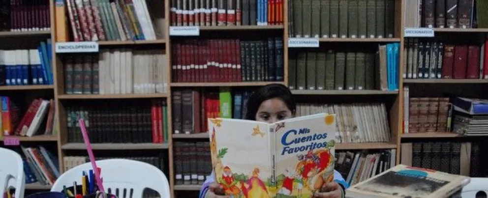 Biblioteca "Sueños de Futuro" apostando por el barrio Villa Lynch