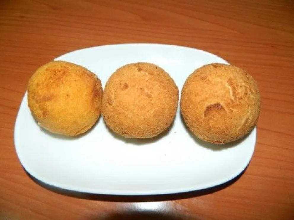 Bombas de papas  rellenas con jamón y queso