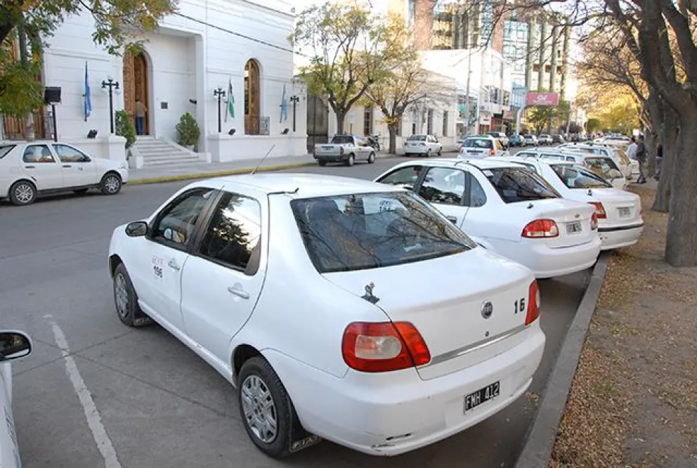 Aumenta el taxi en Viedma, pero sigue desigual con Patagones