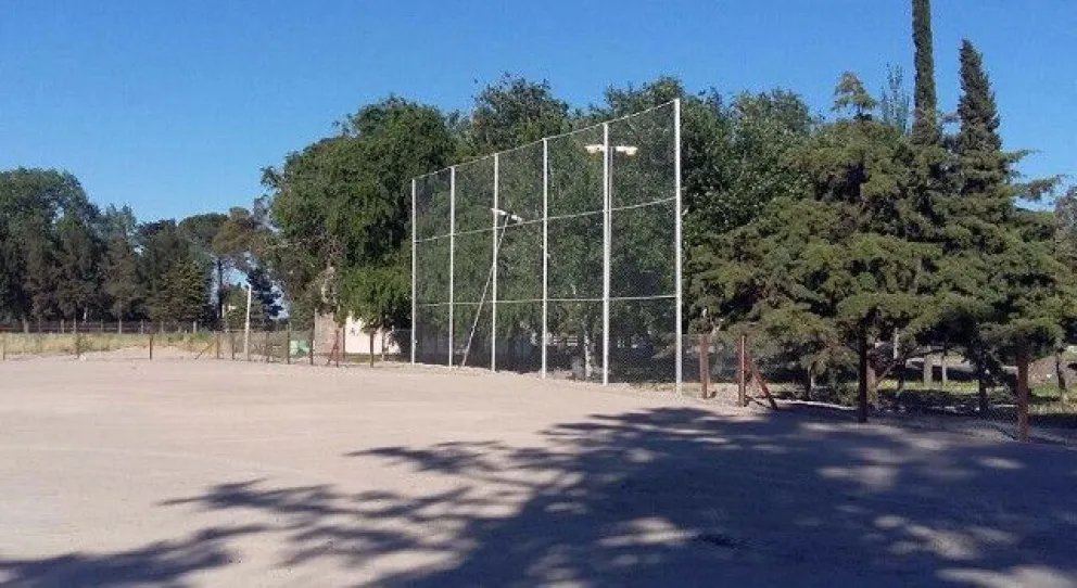 Finalizan cerco perimetral de la cancha de hockey