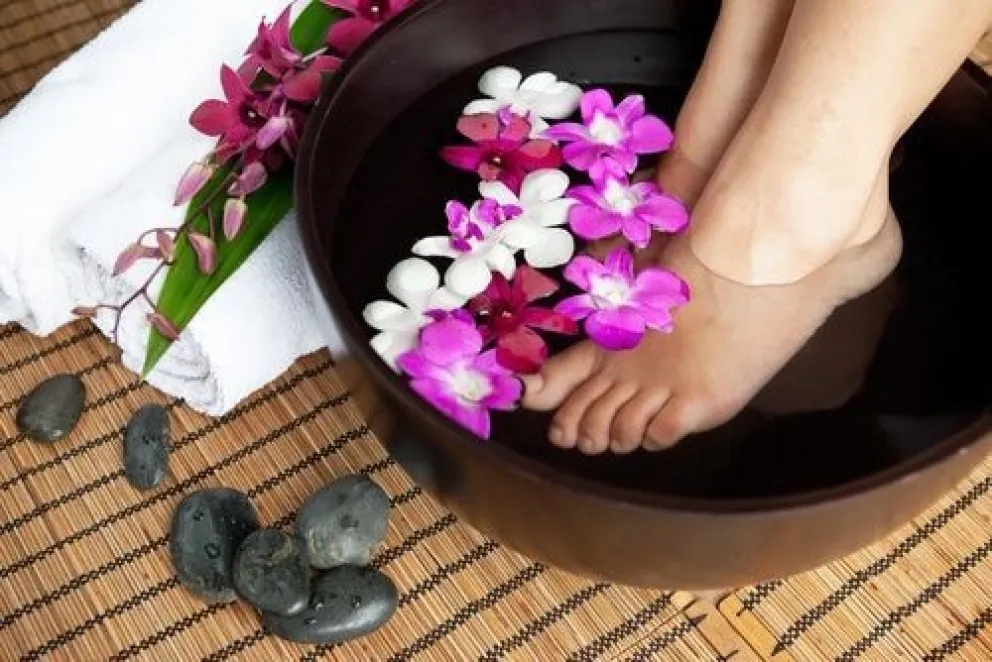 Los pies en agua fría