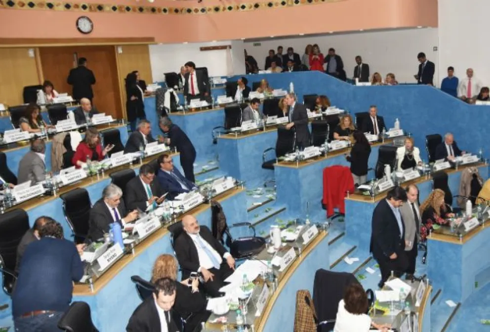 Aprueban ley para redeterminar costos de prestadores de agua y cloacas