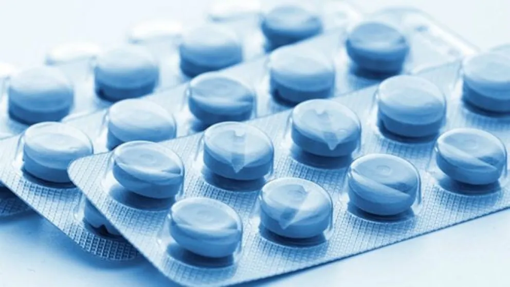 Un abuelo pintaba pastillas de azul y las vendía como viagra