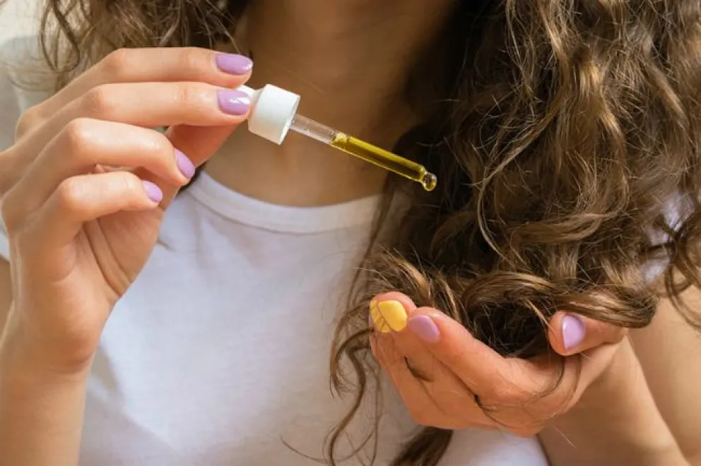 Por qué y cómo utilizar el sérum para el pelo