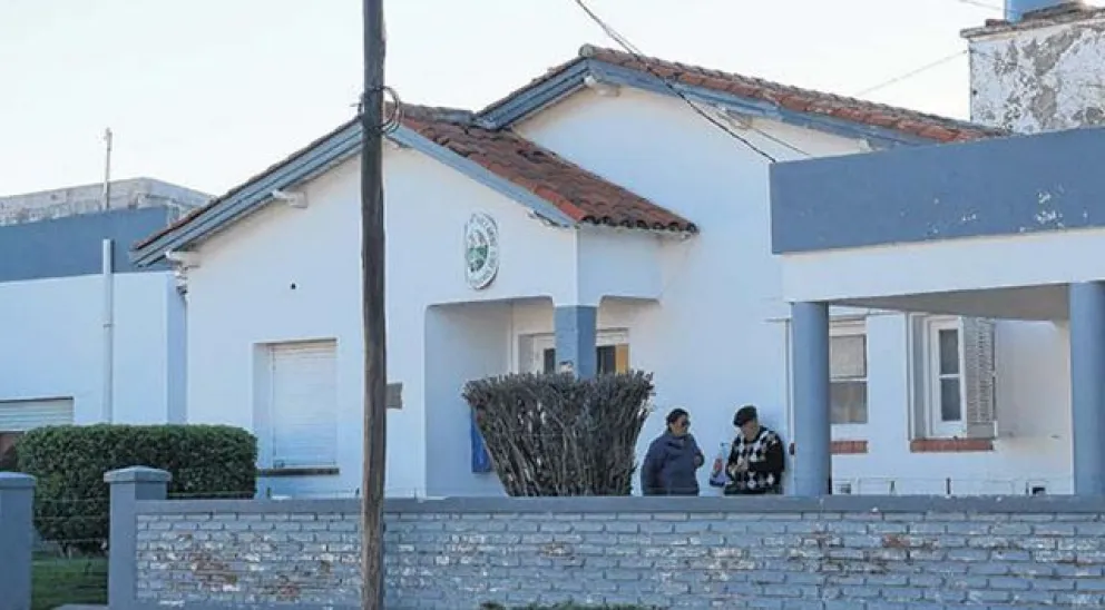Investigan a un hombre que habría ejercido la medicina con un título falso