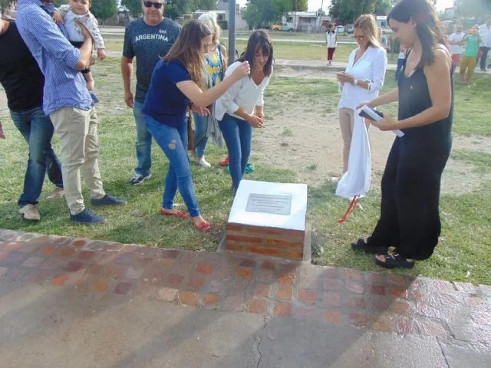 Homenaje a Jorge Ferreira en el barrio Mi Bandera