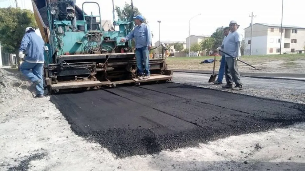 Encaran el pavimento que falta en el sector policial del barrio Las Flores
