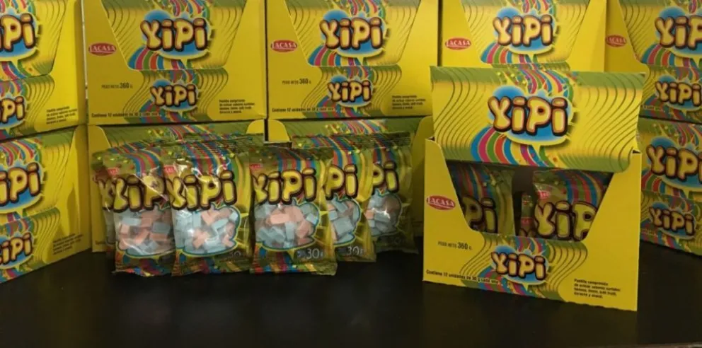 Prohíben la venta de una marca de golosinas y cosméticos