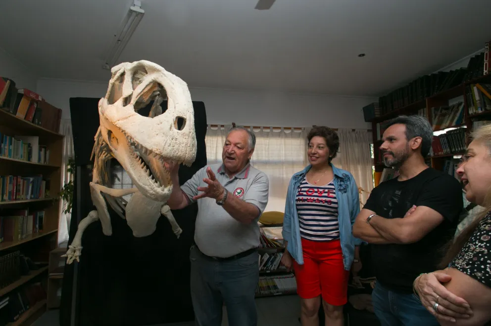Hasta los dinosaurios visitan Las Grutas