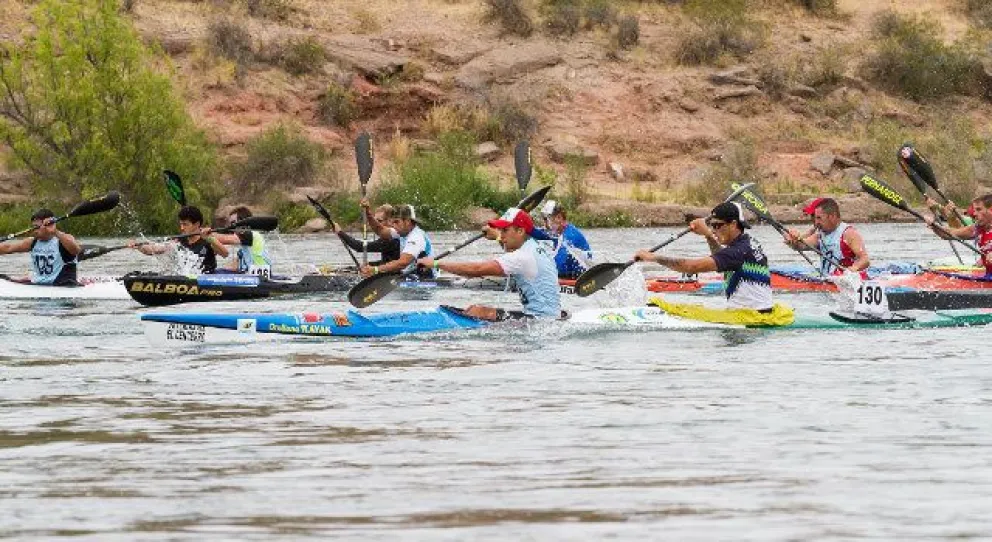 Triunfo español en el inicio de la Regata del Río Negro