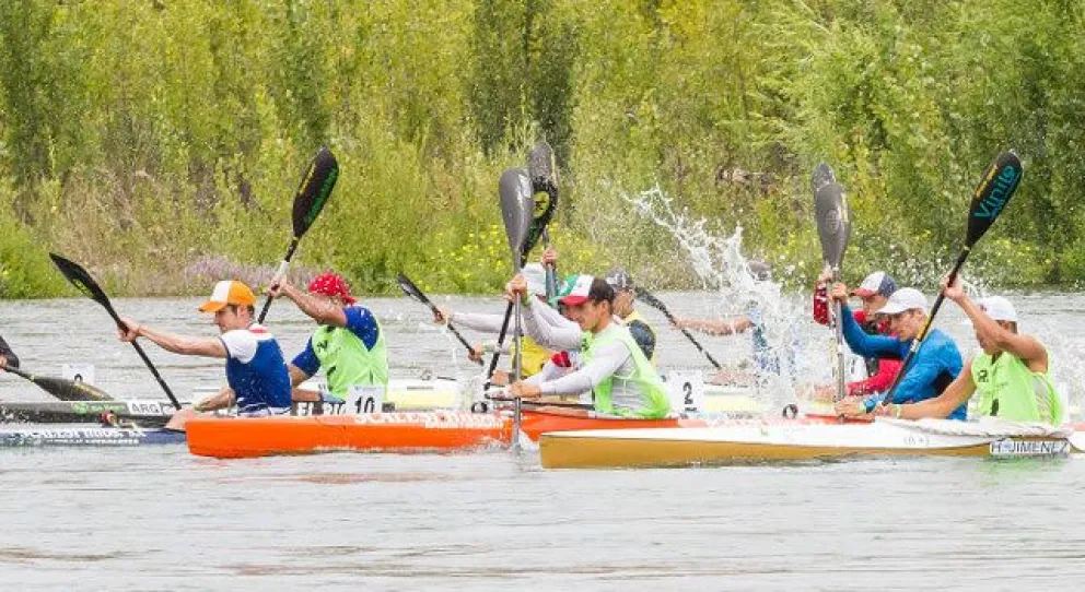 El bote español sigue dominando la Regata del Río Negro