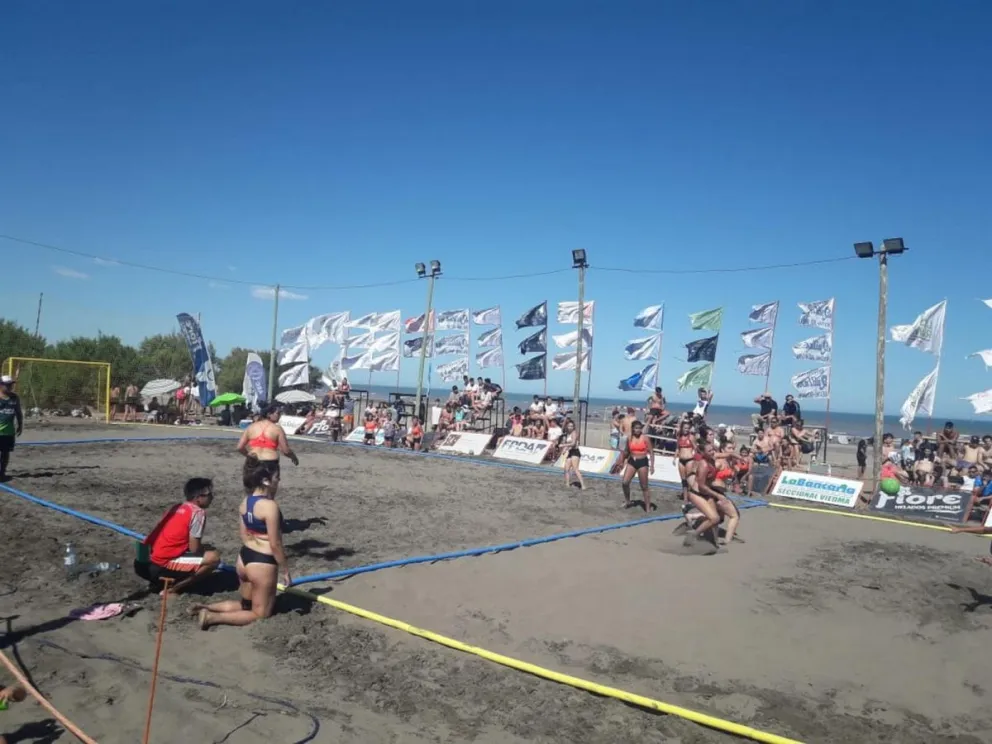 Mucho beach handball en El Cóndor