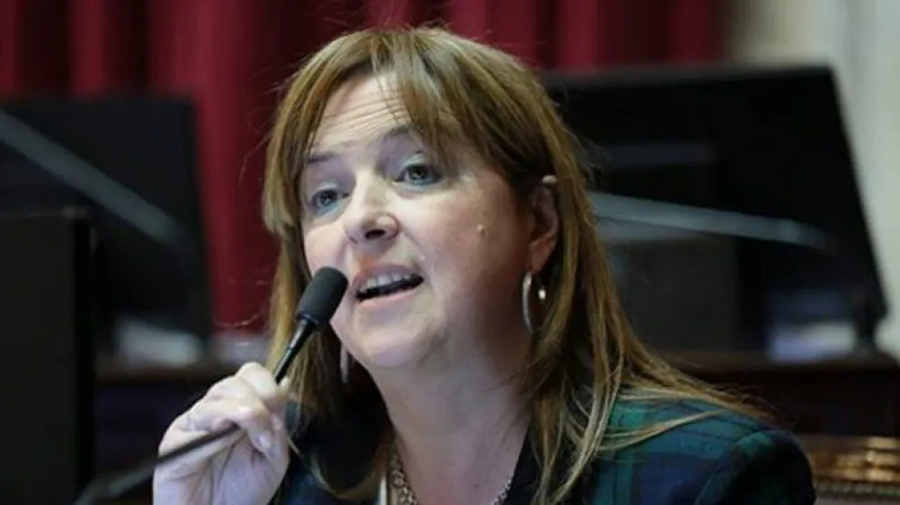 Odarda quiere limitar los recesos de Macri