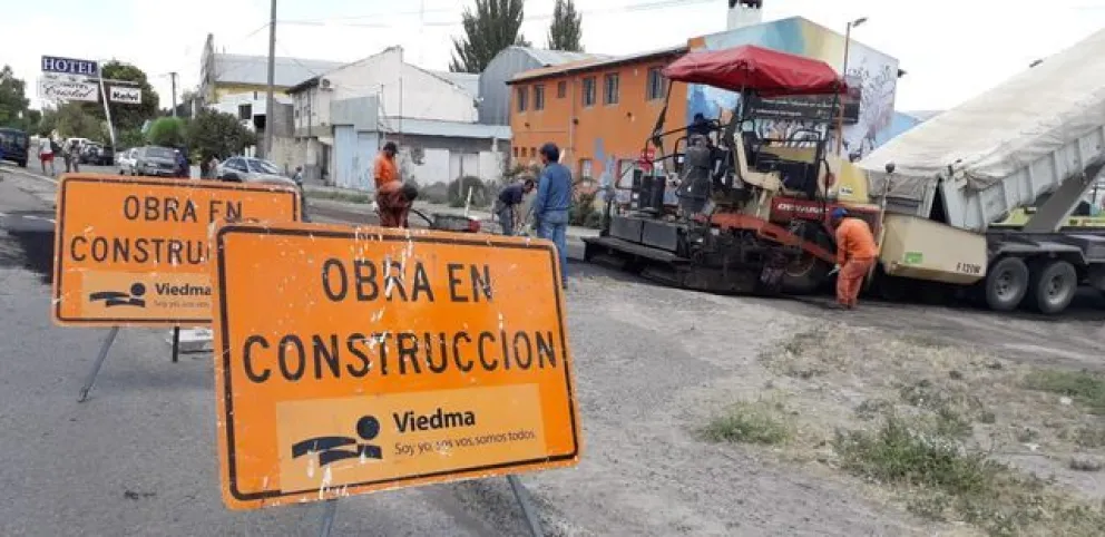 Avanza el asfalto sobre calle Harosteguy