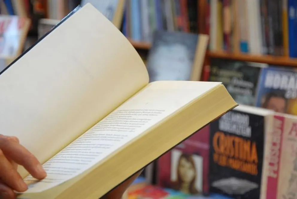 Leer en la playa, una opción más para disfrutar de estas vacaciones