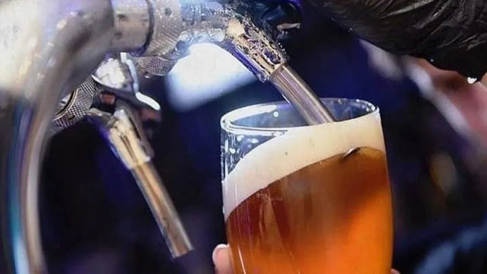 El mito de la cerveza fría para combatir el calor