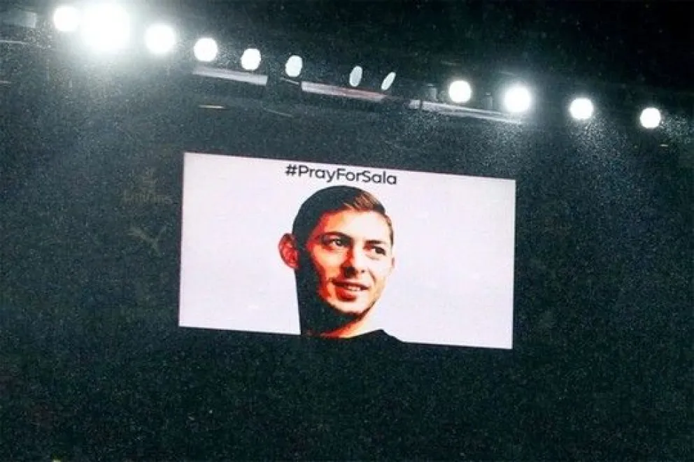 Hallaron un cuerpo entre los restos del avión en el que volaba Emiliano Sala