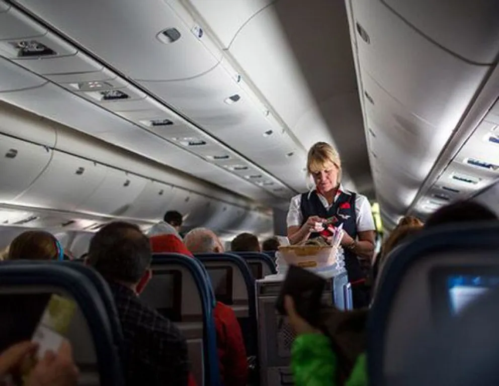 En un vuelo repartían servilletas con mensajes inapropiados