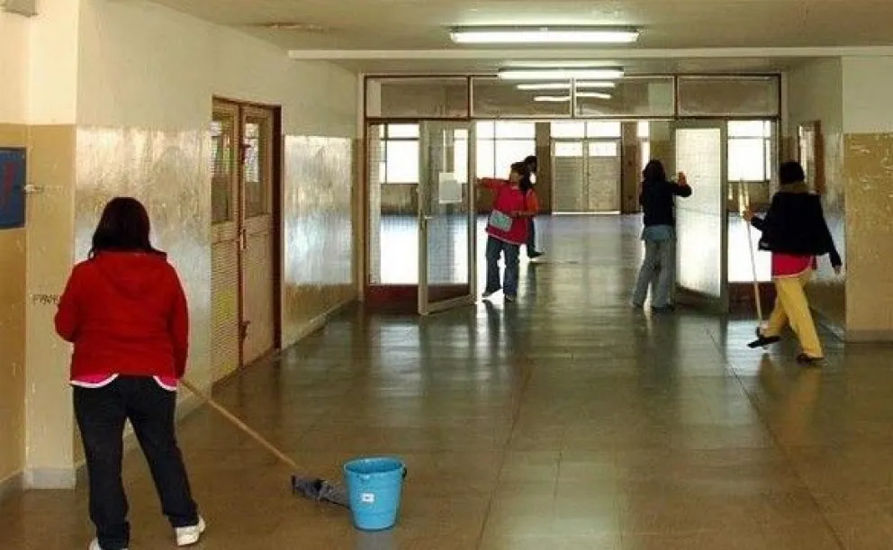 Acuerdan  el pase a contrato de porteros con horas cátedra
