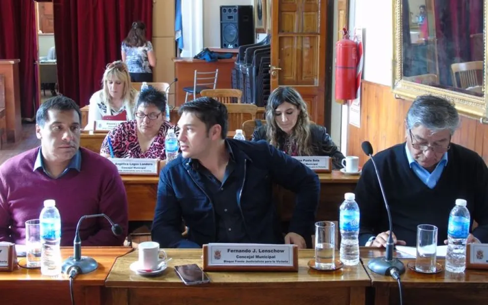 Concejales y consejeros escolares respaldan a Curetti