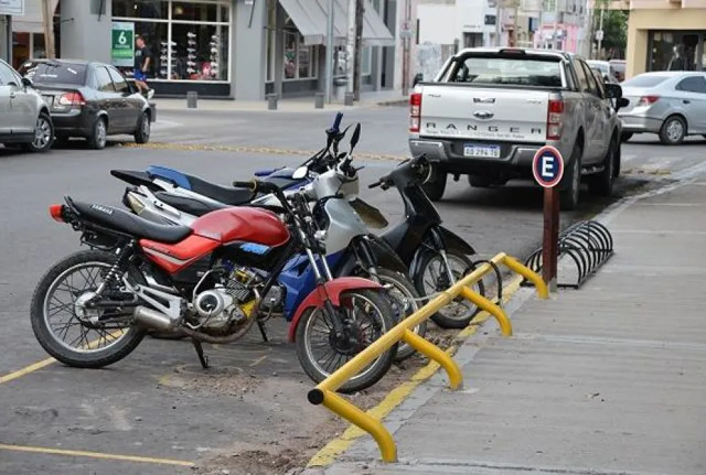 Más estacionamientos para motos en Viedma