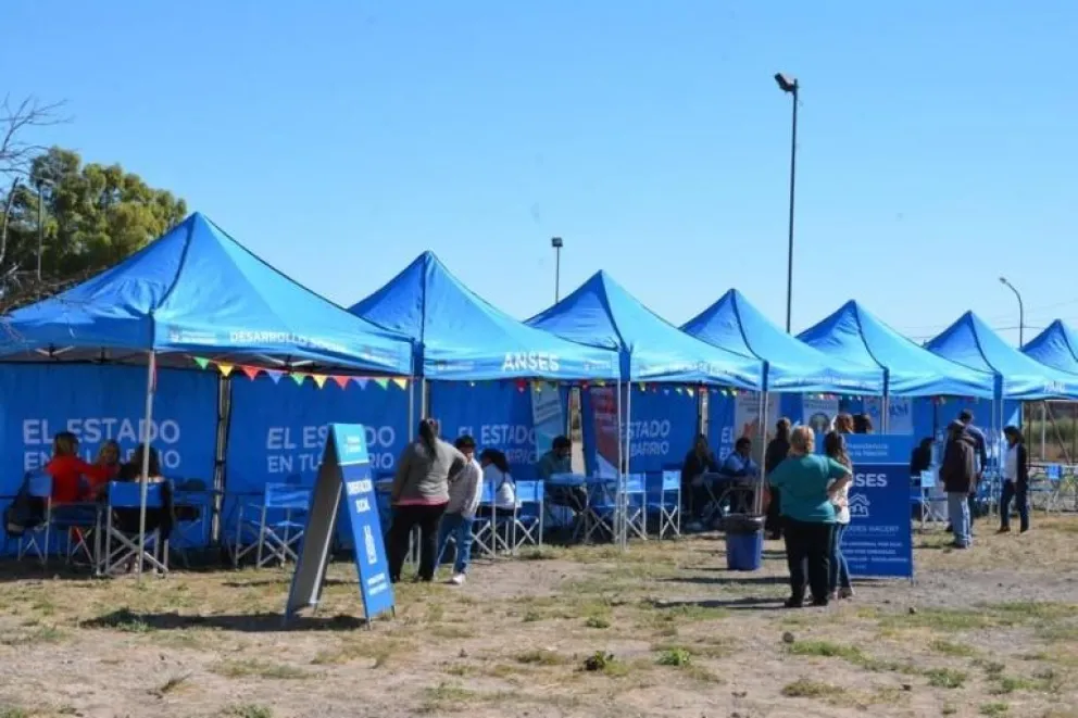 “El Estado en Tu Barrio” ya realiza trámites en el C.A.Mu