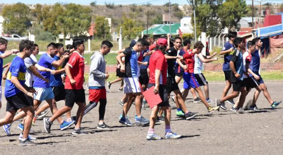 Puntapié inicial para el fútbol de Villa Congreso