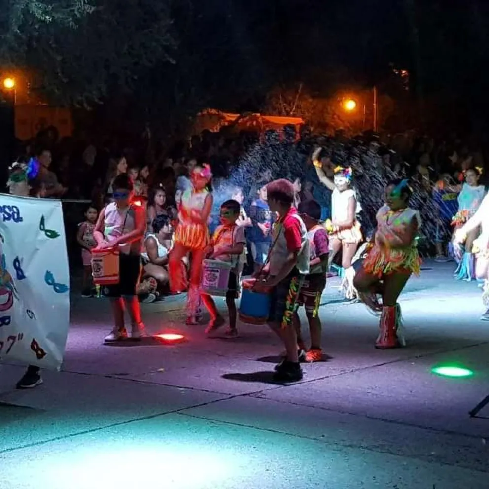 Cientos de familias festejaron el Carnaval en Villalonga