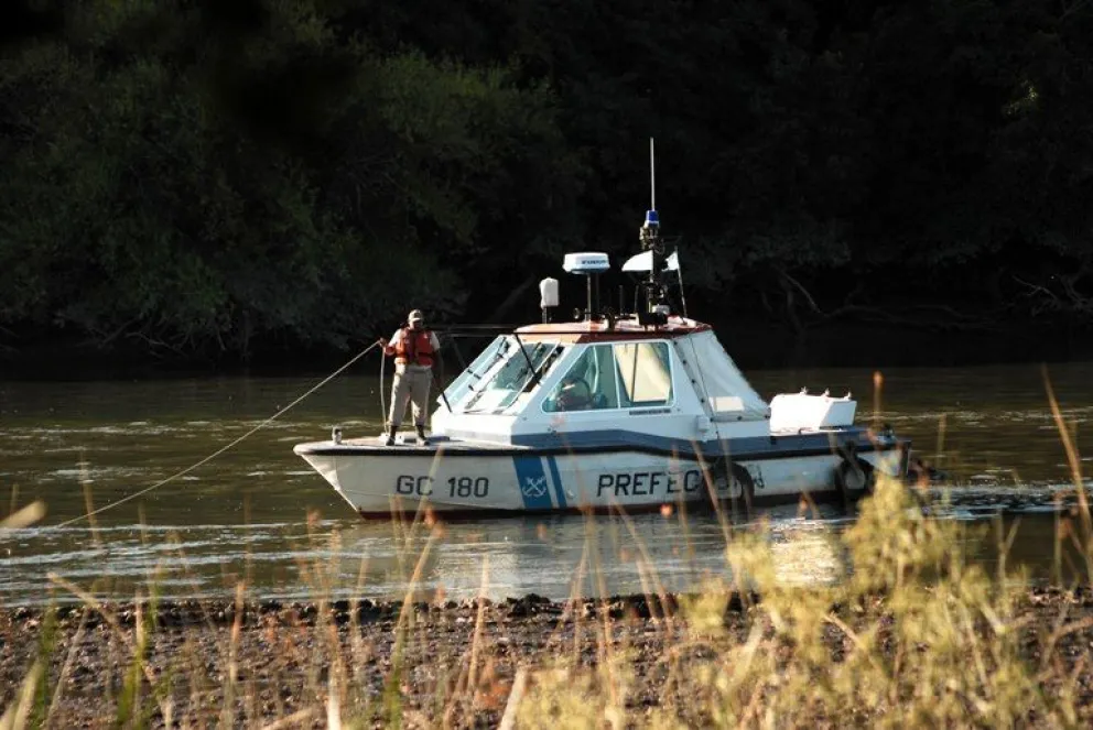 Siguen buscando al hombre desaparecido en el río Negro