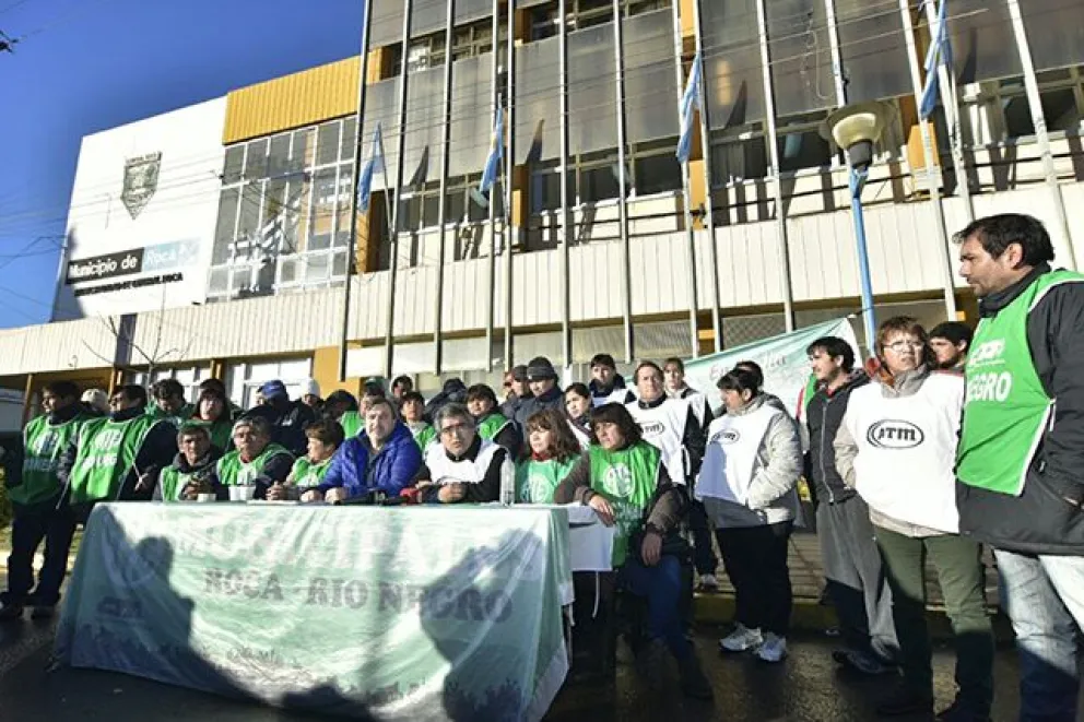 Conflicto en puerta en Roca por falta de acuerdo salarial