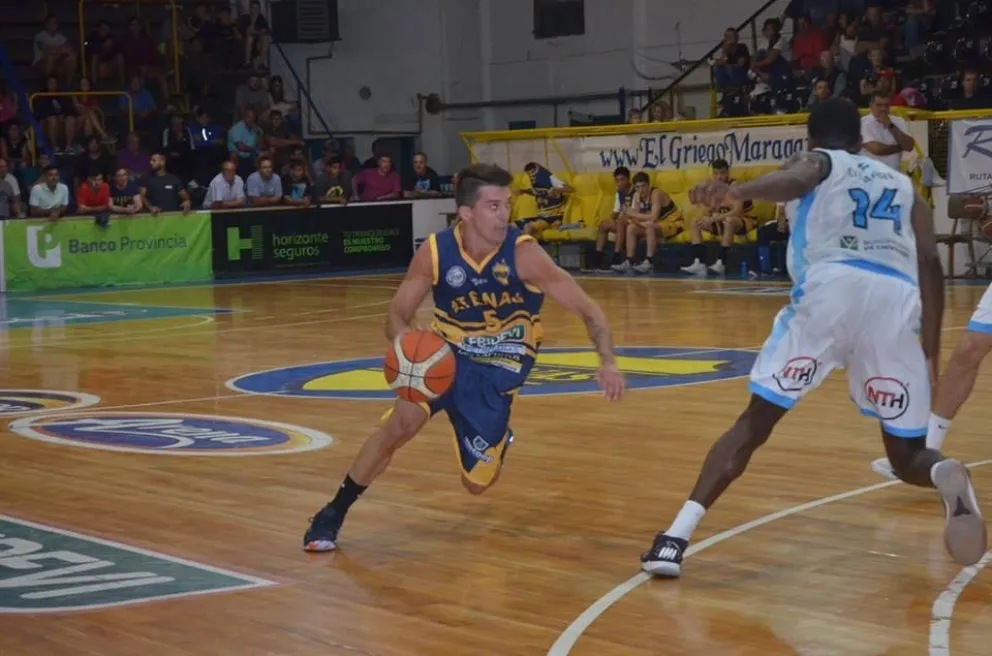 Atenas y otra victoria de local para trepar en la tabla