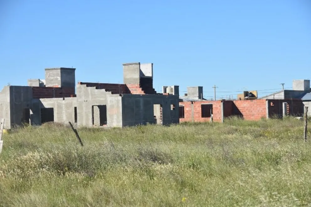 Adjudicatarios de viviendas en alerta ante dilaciones en obras
