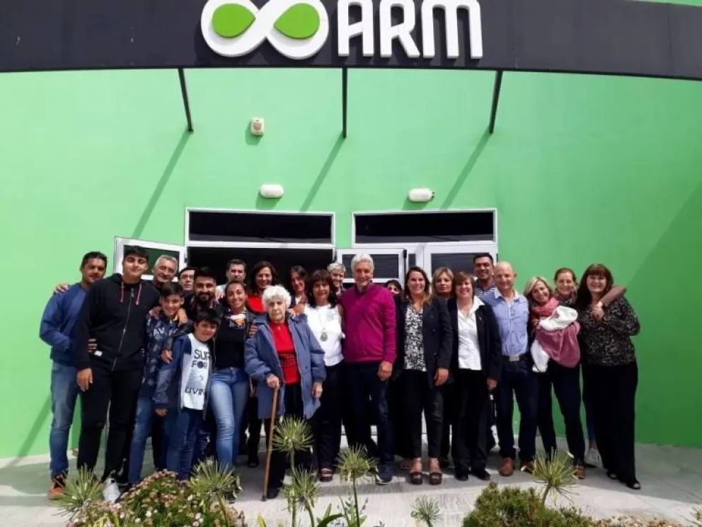 Reconocimiento a empleada por sus 40 años de servicio
