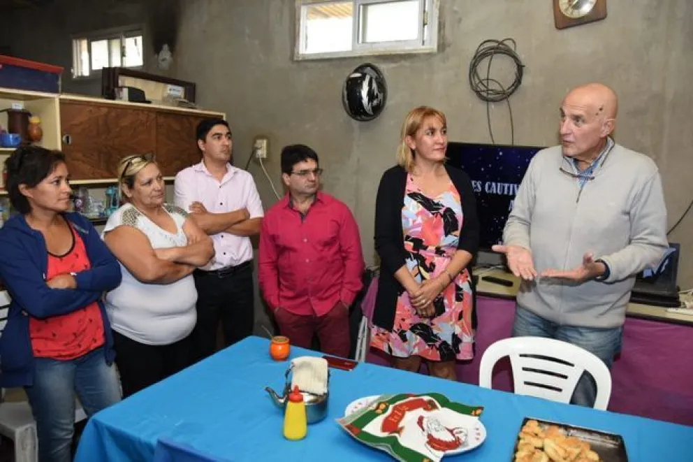 Matzen junto a Foulkes, recorrió varios barrios de Viedma