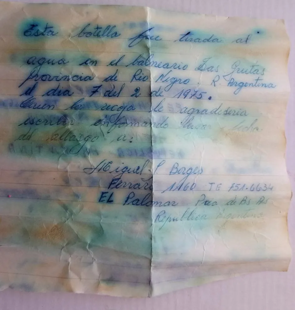 Una maragata encontró en una botella un mensaje de hace 44 años