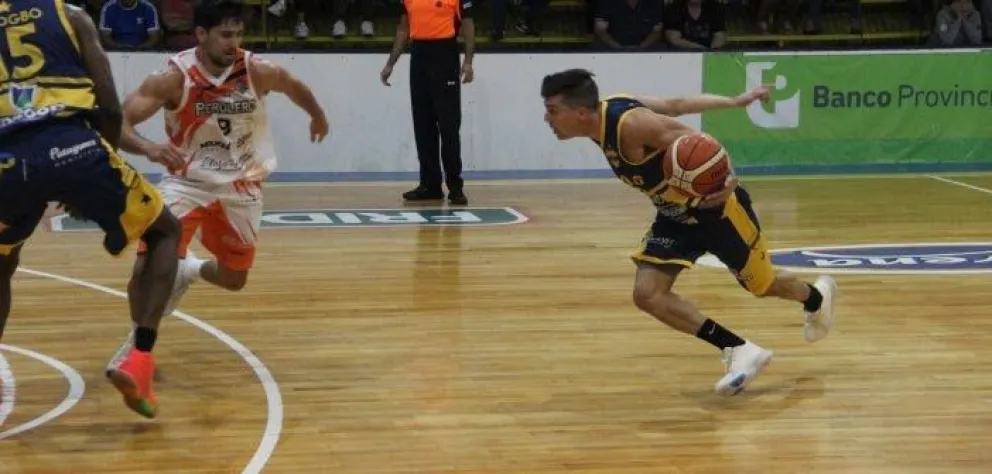 Atenas ganó y sube en la tabla