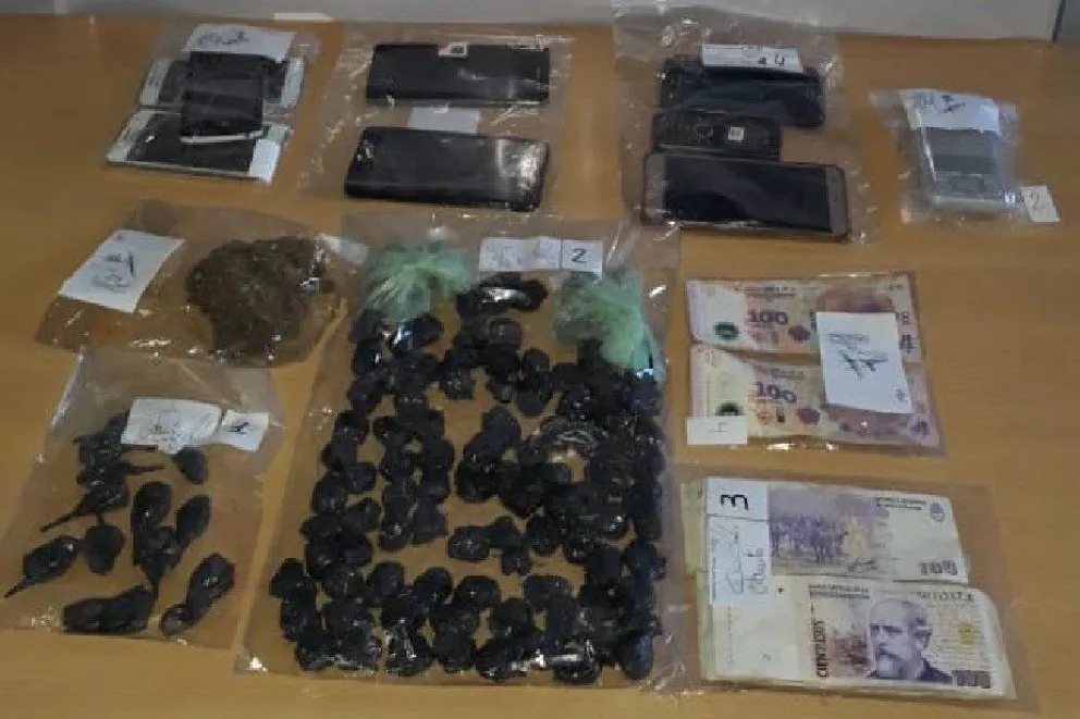 Secuestraron drogas y detuvieron a dos narcos en Roca