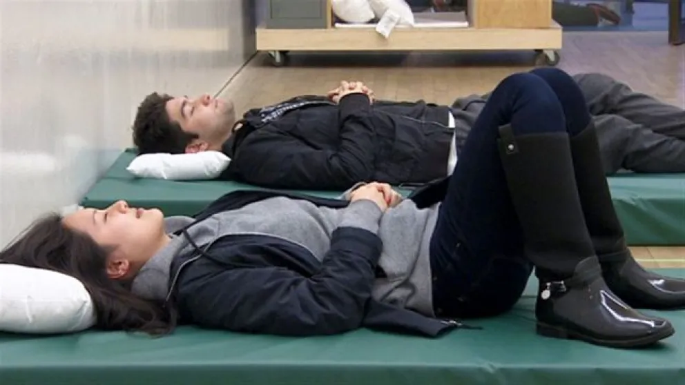 Los jefes los obligan a dormir la siesta