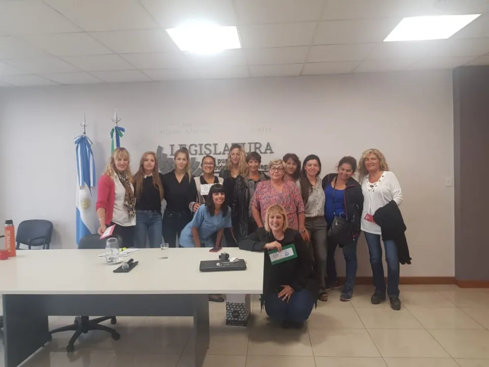 Los derechos de la mujer fueron abordados en una charla abierta