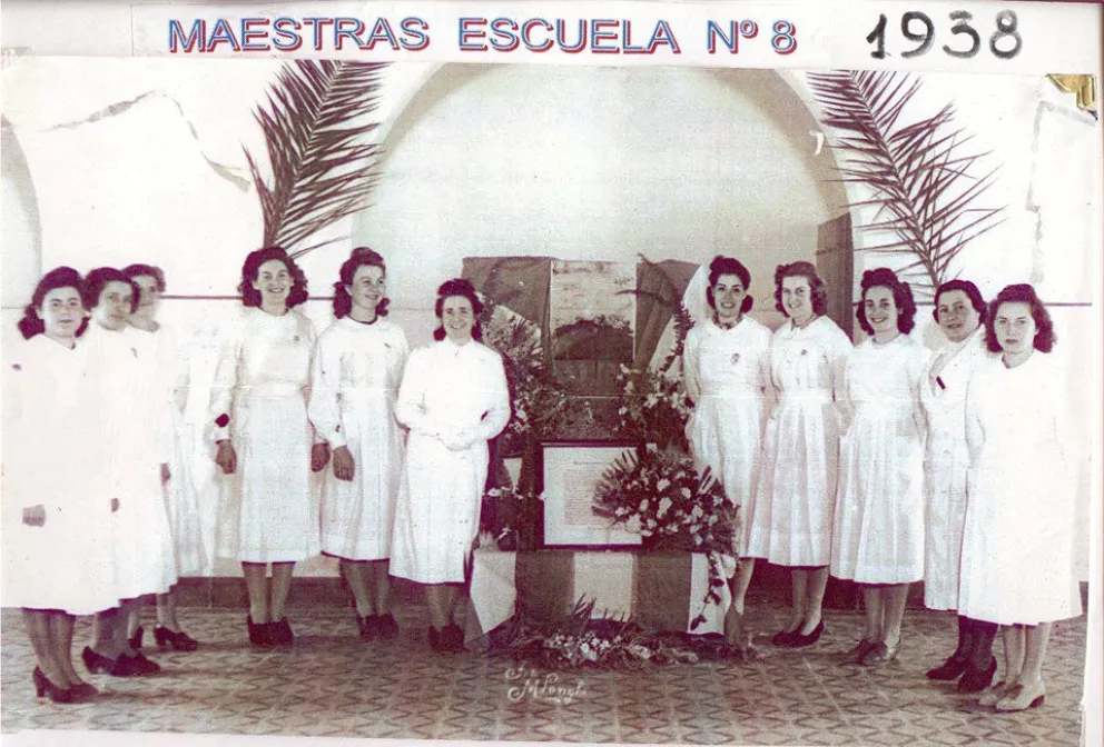 Un jubilado recopila fotos antiguas de la Comarca