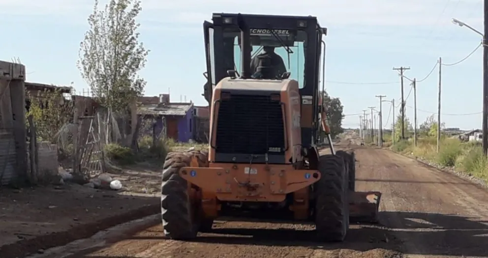 Repasan calles en barrios viedmenses