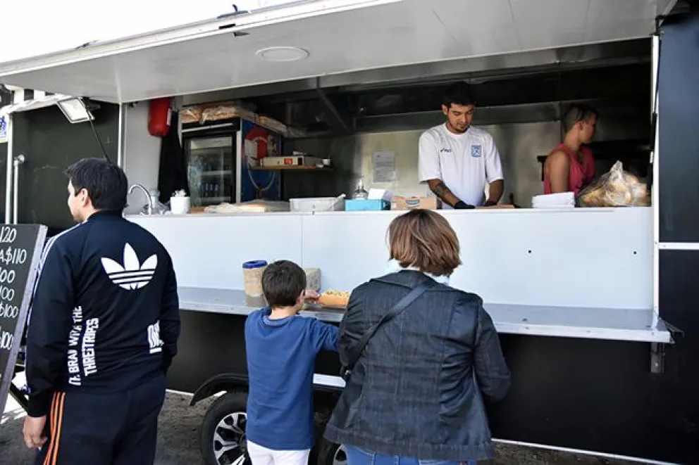 Buscan actualizar la ordenanza de los carritos de comida