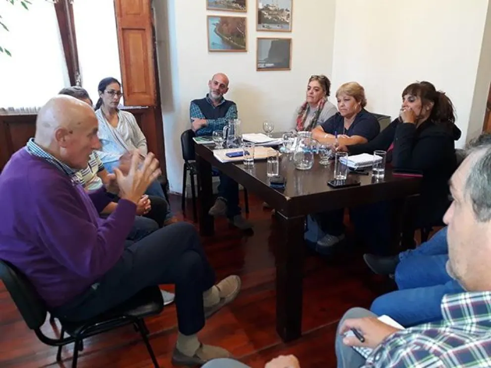 Foulkes se reunió con los municipales y mejoró la propuesta salarial