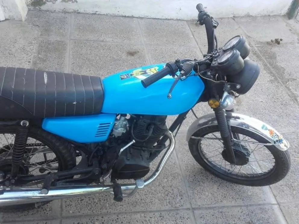 Fue a hacer un delivery y le sacaron la moto