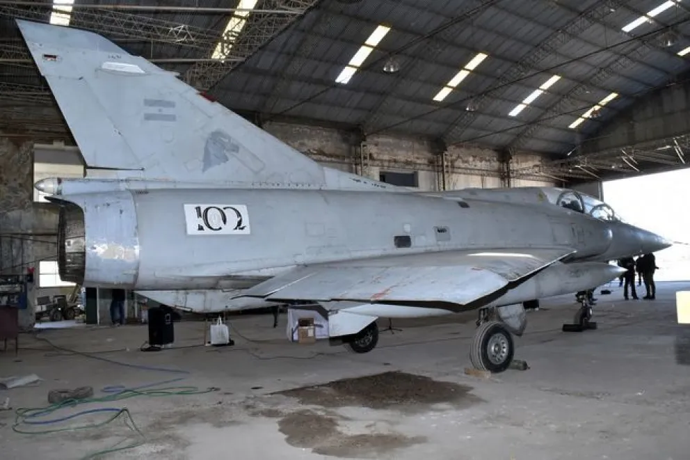 Exhiben por primera vez el avión Mirage en el Memorial Malvinas