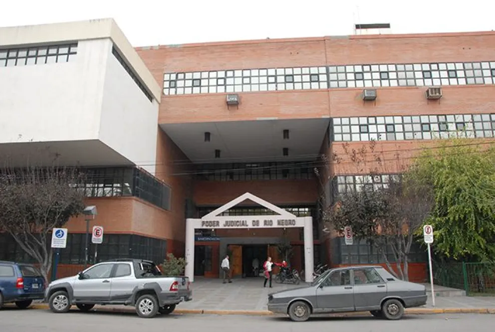 Acusan a un hombre de abusar sexualmente de su hermana menor