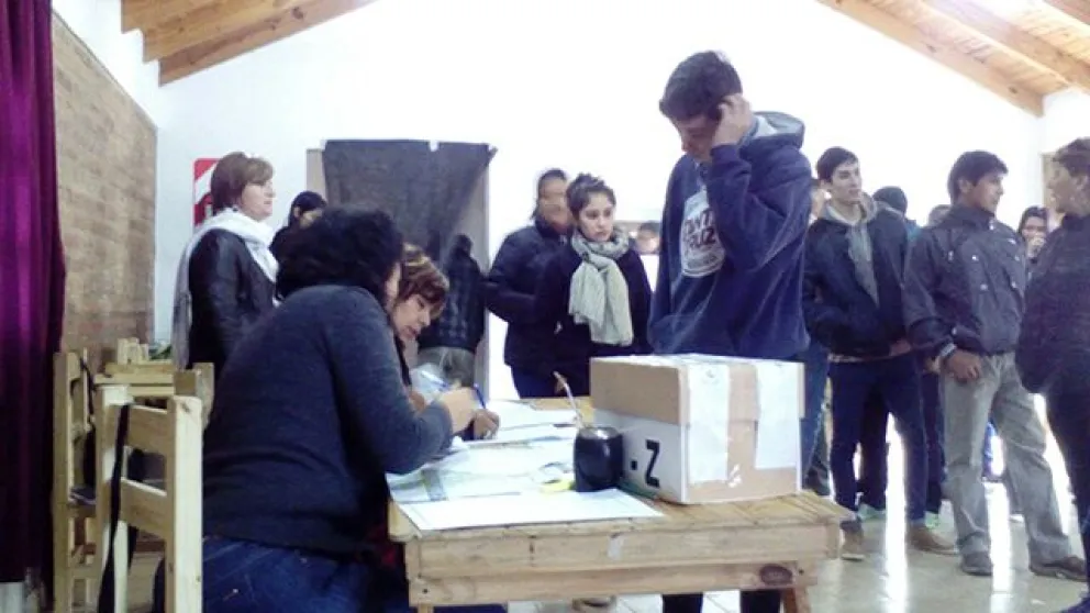 Los comicios comenzaron con normalidad