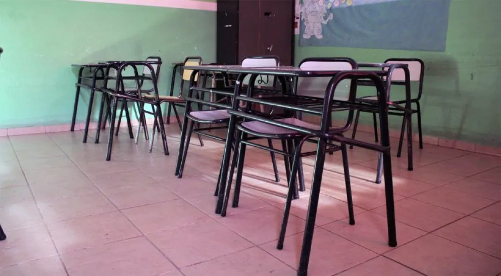 Un vicepresidente de mesa fue a la escuela borracho