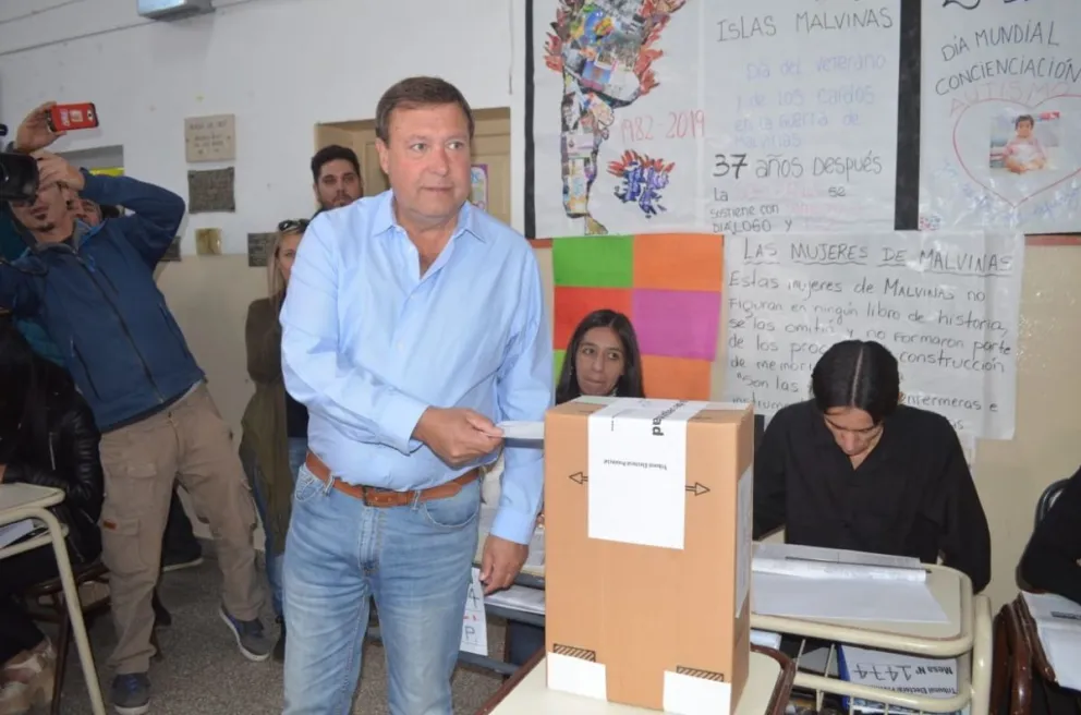 Alberto Weretilneck votó en Cipolletti